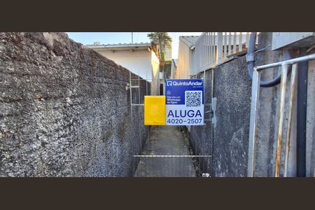 Fachada  de casa de condomínio para alugar com 1 quarto, 45m² em Serraria, São José
