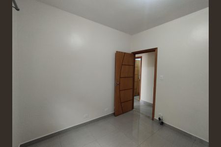 Quarto de casa para alugar com 2 quartos, 180m² em Parque Bristol, São Paulo