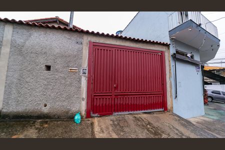 Casa à venda com 120m², 2 quartos e 2 vagas Casa à venda com 120m², 2 quartos e 2 vagasFachada