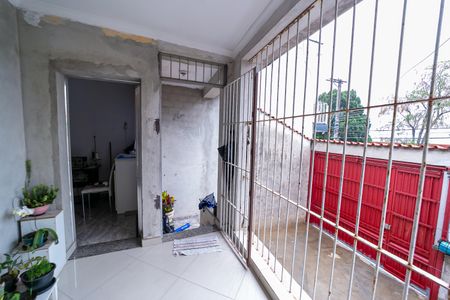 Casa à venda com 120m², 2 quartos e 2 vagas Casa à venda com 120m², 2 quartos e 2 vagasEntrada