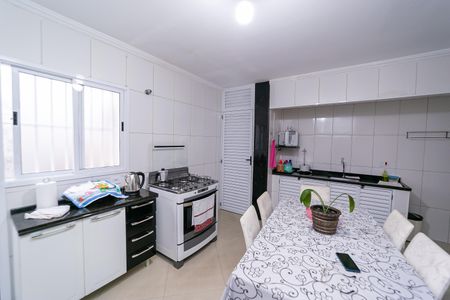 Casa à venda com 120m², 2 quartos e 2 vagas Casa à venda com 120m², 2 quartos e 2 vagasCozinha