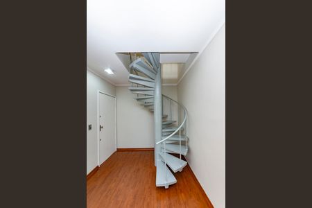 Apartamento para alugar com 142m², 3 quartos e 2 vagasEscada