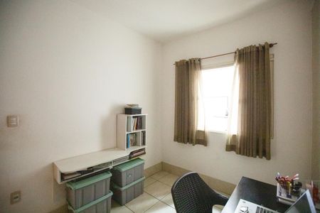 Casa à venda com 250m², 3 quartos e 3 vagas Casa à venda com 250m², 3 quartos e 3 vagasEscritório