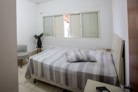Casa à venda com 250m², 3 quartos e 3 vagas Casa à venda com 250m², 3 quartos e 3 vagasQuarto 1