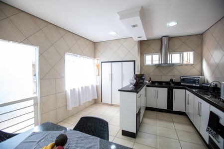 Casa à venda com 250m², 3 quartos e 3 vagas Casa à venda com 250m², 3 quartos e 3 vagasCozinha