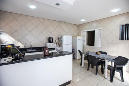 Casa à venda com 250m², 3 quartos e 3 vagas Casa à venda com 250m², 3 quartos e 3 vagasCozinha
