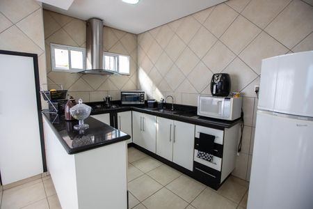 Casa à venda com 250m², 3 quartos e 3 vagas Casa à venda com 250m², 3 quartos e 3 vagasCozinha