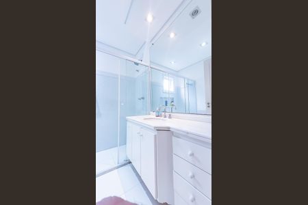 Casa de condomínio à venda com 439m², 4 quartos e 6 vagas Casa de condomínio à venda com 439m², 4 quartos e 6 vagasBanheiro Social