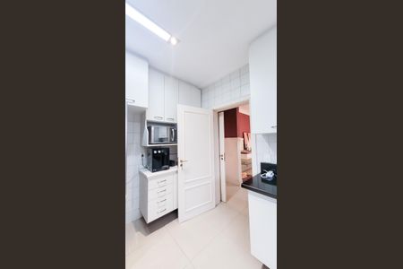 Casa de condomínio à venda com 439m², 4 quartos e 6 vagas Casa de condomínio à venda com 439m², 4 quartos e 6 vagasCozinha