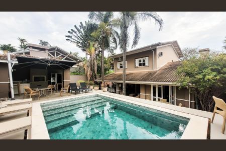 Casa de condomínio à venda com 439m², 4 quartos e 6 vagas Casa de condomínio à venda com 439m², 4 quartos e 6 vagasPiscina