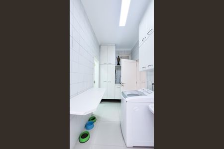 Casa de condomínio à venda com 439m², 4 quartos e 6 vagas Casa de condomínio à venda com 439m², 4 quartos e 6 vagasÁrea de Serviço