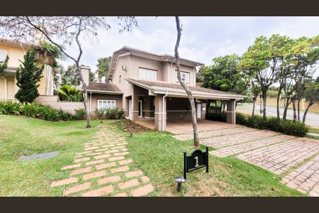 Casa de condomínio à venda com 439m², 4 quartos e 6 vagas Casa de condomínio à venda com 439m², 4 quartos e 6 vagasFachada