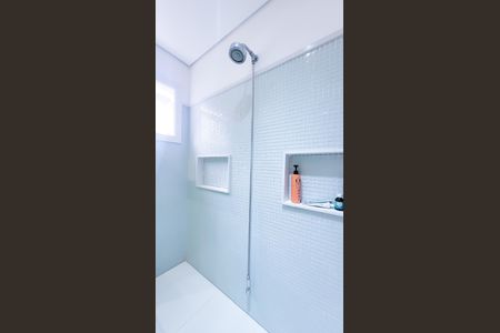 Casa de condomínio à venda com 439m², 4 quartos e 6 vagas Casa de condomínio à venda com 439m², 4 quartos e 6 vagasBanheiro Suíte 2