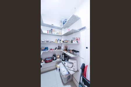 Casa de condomínio à venda com 439m², 4 quartos e 6 vagas Casa de condomínio à venda com 439m², 4 quartos e 6 vagasDespensa