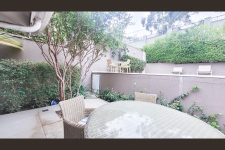 Casa de condomínio à venda com 439m², 4 quartos e 6 vagas Casa de condomínio à venda com 439m², 4 quartos e 6 vagasÁrea externa