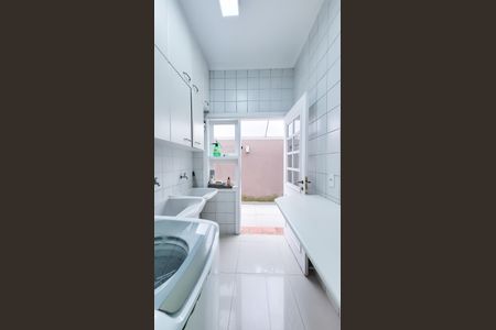 Casa de condomínio à venda com 439m², 4 quartos e 6 vagas Casa de condomínio à venda com 439m², 4 quartos e 6 vagasÁrea de Serviço