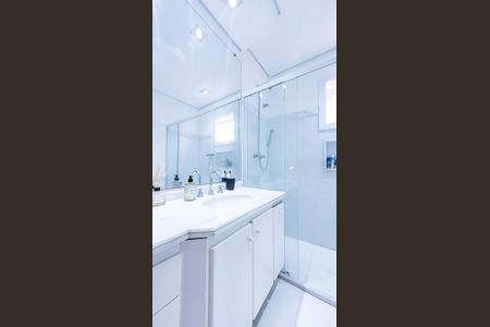 Casa de condomínio à venda com 439m², 4 quartos e 6 vagas Casa de condomínio à venda com 439m², 4 quartos e 6 vagasBanheiro Suíte 1