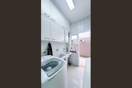 Casa de condomínio à venda com 439m², 4 quartos e 6 vagas Casa de condomínio à venda com 439m², 4 quartos e 6 vagasÁrea de Serviço