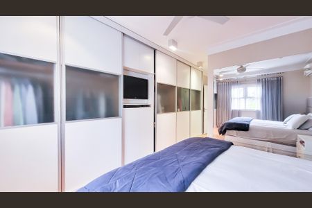 Casa de condomínio à venda com 439m², 4 quartos e 6 vagas Casa de condomínio à venda com 439m², 4 quartos e 6 vagasSuíte 2