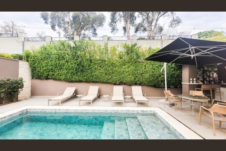 Casa de condomínio à venda com 439m², 4 quartos e 6 vagas Casa de condomínio à venda com 439m², 4 quartos e 6 vagasPiscina