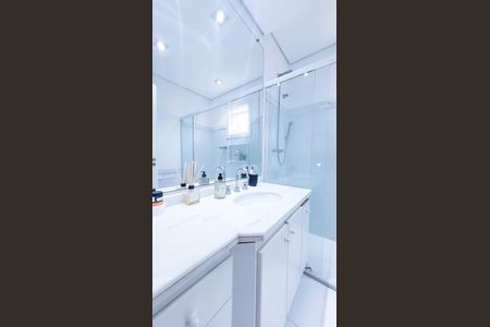 Casa de condomínio à venda com 439m², 4 quartos e 6 vagas Casa de condomínio à venda com 439m², 4 quartos e 6 vagasBanheiro Suíte 1