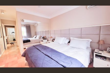 Casa de condomínio à venda com 439m², 4 quartos e 6 vagas Casa de condomínio à venda com 439m², 4 quartos e 6 vagasSuíte 2