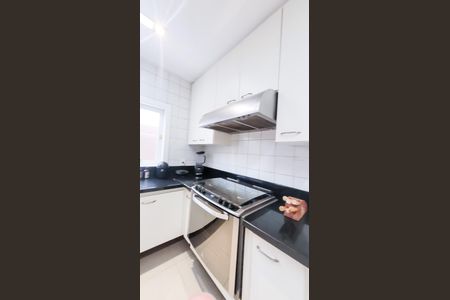 Casa de condomínio à venda com 439m², 4 quartos e 6 vagas Casa de condomínio à venda com 439m², 4 quartos e 6 vagasCozinha