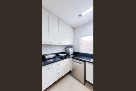 Casa de condomínio à venda com 439m², 4 quartos e 6 vagas Casa de condomínio à venda com 439m², 4 quartos e 6 vagasCozinha