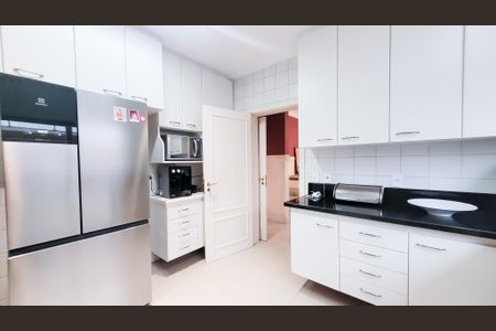 Casa de condomínio à venda com 439m², 4 quartos e 6 vagas Casa de condomínio à venda com 439m², 4 quartos e 6 vagasCozinha