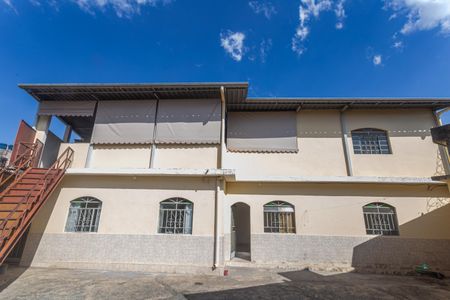 Casa à venda com 210m², 3 quartos e 5 vagasFachada Interna