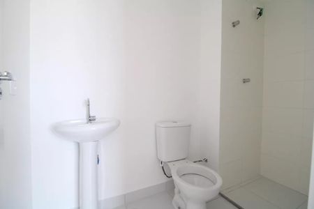 Banheiro de apartamento para alugar com 1 quarto, 34m² em Jardim Itacolomi, São Paulo