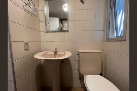 Apartamento à venda com 70m², 2 quartos e 1 vaga Apartamento à venda com 70m², 2 quartos e 1 vagaBanheiro Social