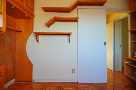 Quarto 1 de apartamento para alugar com 2 quartos, 74m² em São Geraldo, Porto Alegre
