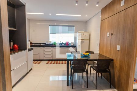 Apartamento à venda com 270m², 4 quartos e 3 vagas Apartamento à venda com 270m², 4 quartos e 3 vagasCozinha