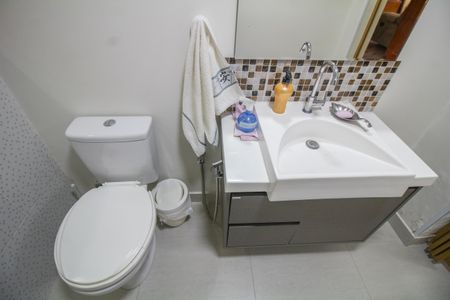 Casa à venda com 138m², 4 quartos e 1 vaga Casa à venda com 138m², 4 quartos e 1 vagaBanheiro Social