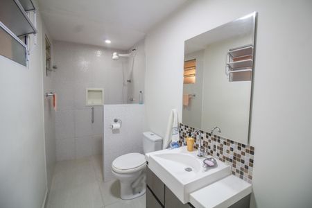 Casa à venda com 138m², 4 quartos e 1 vaga Casa à venda com 138m², 4 quartos e 1 vagaBanheiro Social