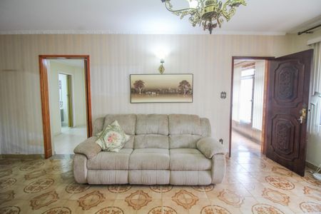 Casa à venda com 138m², 4 quartos e 1 vaga Casa à venda com 138m², 4 quartos e 1 vagaSala