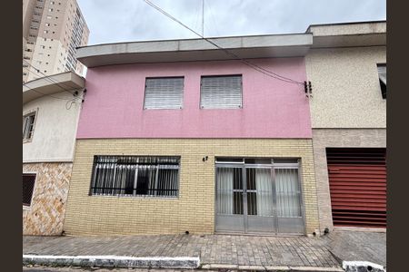 Casa à venda com 138m², 4 quartos e 1 vaga Casa à venda com 138m², 4 quartos e 1 vagaFachada