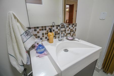 Casa à venda com 138m², 4 quartos e 1 vaga Casa à venda com 138m², 4 quartos e 1 vagaBanheiro Social