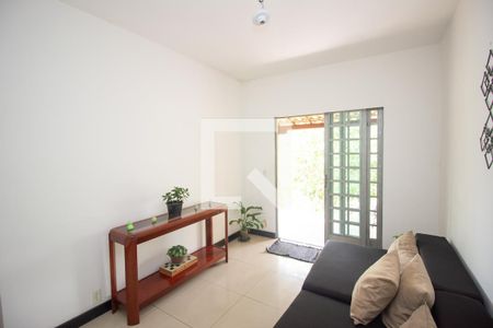 Casa à venda com 2 quartos, 131m² em Santa Helena, Contagem