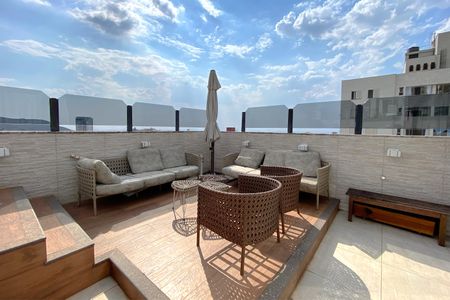 Apartamento à venda com 164m², 2 quartos e 2 vagas Apartamento à venda com 164m², 2 quartos e 2 vagasCobertura