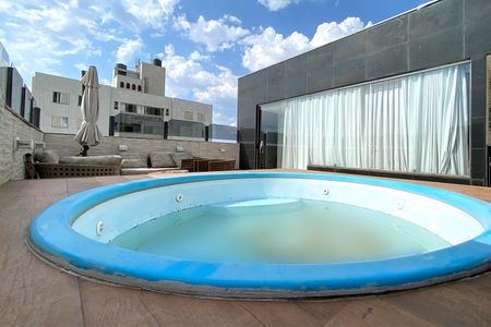 Apartamento à venda com 164m², 2 quartos e 2 vagas Apartamento à venda com 164m², 2 quartos e 2 vagasÁrea comum - Piscina