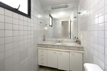 Apartamento à venda com 164m², 2 quartos e 2 vagas Apartamento à venda com 164m², 2 quartos e 2 vagasBanheiro Social