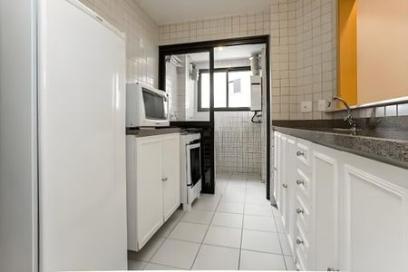 Cozinha de apartamento para alugar com 1 quarto, 34m² em Indianópolis, São Paulo