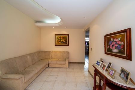 Casa à venda com 400m², 4 quartos e 3 vagas Casa à venda com 400m², 4 quartos e 3 vagasSala