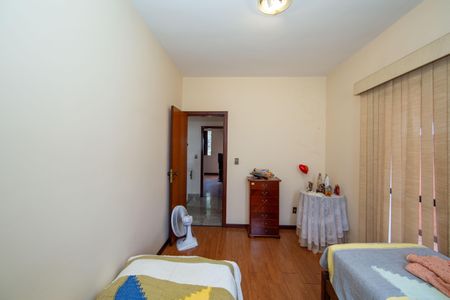 Casa à venda com 400m², 4 quartos e 3 vagas Casa à venda com 400m², 4 quartos e 3 vagasQuarto