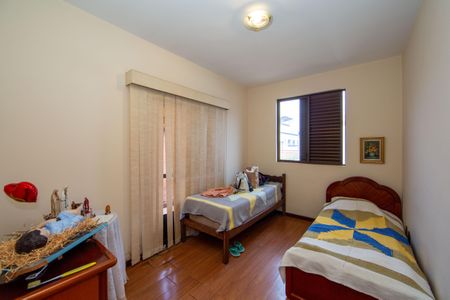 Casa à venda com 400m², 4 quartos e 3 vagas Casa à venda com 400m², 4 quartos e 3 vagasQuarto