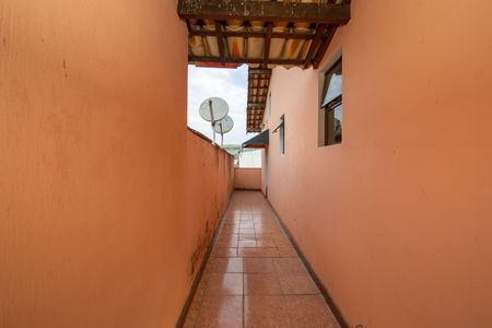 Casa à venda com 400m², 4 quartos e 3 vagas Casa à venda com 400m², 4 quartos e 3 vagasCorredor