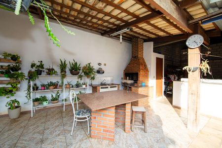 Casa à venda com 400m², 4 quartos e 3 vagas Casa à venda com 400m², 4 quartos e 3 vagasÁrea comum