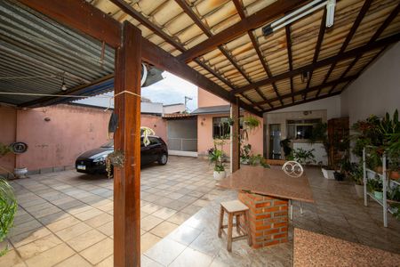 Casa à venda com 400m², 4 quartos e 3 vagas Casa à venda com 400m², 4 quartos e 3 vagasÁrea comum